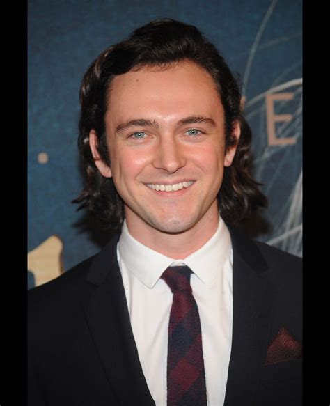 Vidéo George Blagden à La Première New Yorkaise Du Film Les