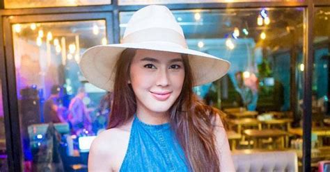 ลุคเมคอัพ & ทรงผมเจ้าสาว ป้ายแดง บี มาติกา สวยหวานราวเจ้าหญิงสำหรับพิธีฉลองมงคลสมรสเกับเจ้าบ่าว ไฮโซกร กรกฤช ที่จัดงานฉลองมงคลสมรส. บี มาติกา