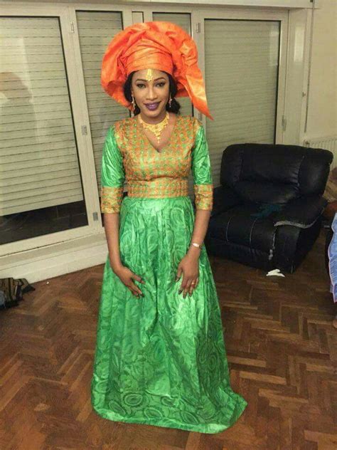 Robe Bazin Riche Vert Et Doré Mode Africaine Model Bazin Femme