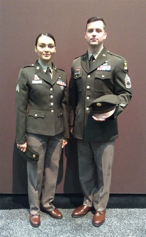 Sma Dailey Gets Fitted For Pink And Green Uniform Soldier Systems