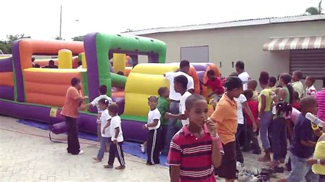 República dominicana es el segundo país más grande y más diverso del caribe. Juegos inflables en Republica Dominicana - Carrera de ...