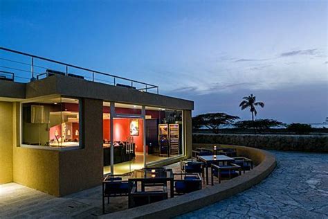 Perhaps the ultimate foodie dinner at the kitchen table by white is meant for those individuals with an adventurous palate. Aruba Restaurants - The Kitchen Table by White ...