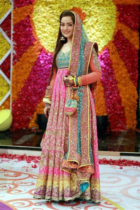 New Mehndi Dresses 2017 For Bride By Pakistani Designers