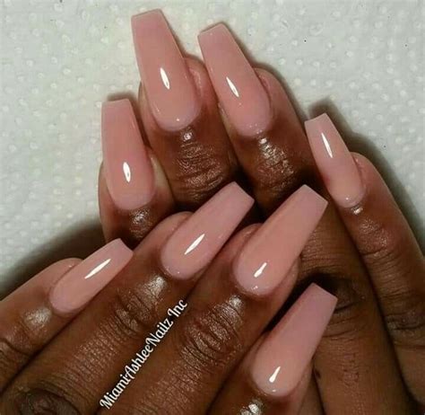 𝑩𝒍𝒂𝒄𝒌 𝑩𝒐𝒎𝒃𝒔𝒉𝒆𝒍𝒍 My favorite kind of nails on black women Pink nails