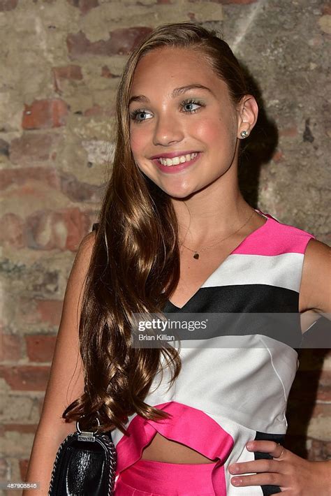 Maddie Ziegler Poses Backstage Just Before The Start Of The Christian