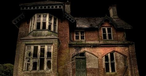 13 Of The Scariest Haunted Houses In America