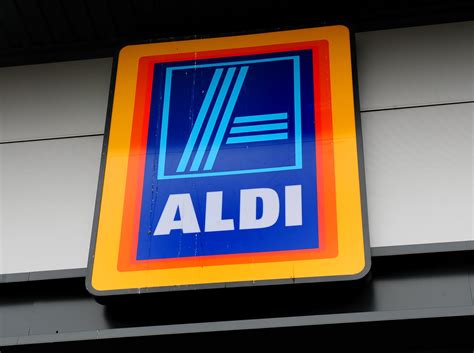 Aldi announces pay rise for 28,000 staff to more than £10 an hour | The
