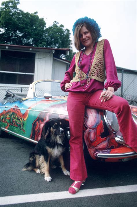 Fascinating Vintage Photographs Of Janis Joplin Posing With Her