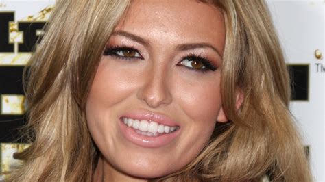 Paulina Gretzky Smiling Super Wags Hottest Wives And