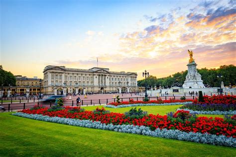 Buckingham palace is one of the few working royal palaces remaining in the world today. London Sehenswürdigkeiten: Das sollten Sie nicht verpassen