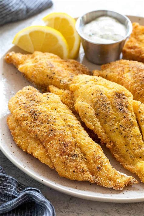 Crispy fried catfish fillets coated in a seasoned cornmeal crust! Fried Catfish | The Recipe Critic - recipes-online