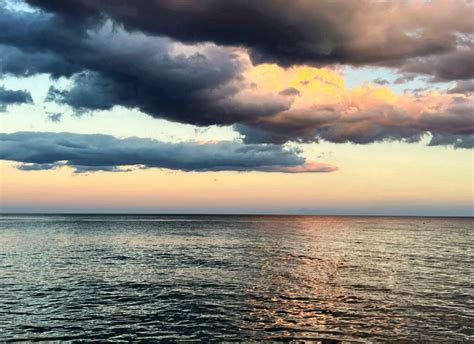 Nuvole Suggestive Sul Mare Di Caulonia Ciavula