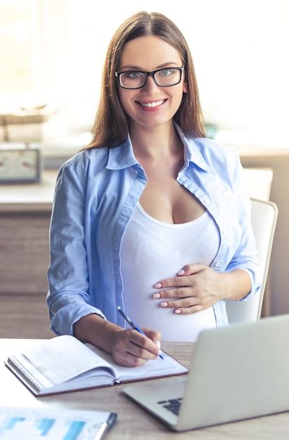 premium photo portrait of beautiful pregnant business woman in eyeglasses