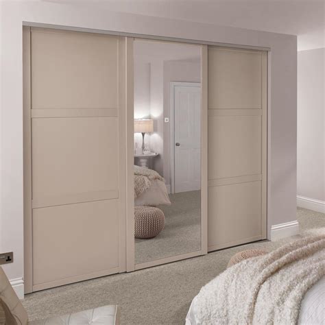 Here at sliding door wardrobes we specialise in the design, manufacture and installation of bespoke fitted wardrobes. Shaker Cashmere Panel Sliding Wardrobe Door | Howdens