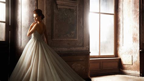 Tips From A Fashion Photographer To Improve Formal Bridal Photos For