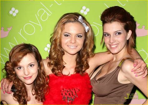 Bella Thorne With Sisters Kaili And Dani Sitcoms Online Photo Galleries