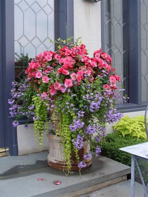33 Dreamy Front Door Flower Pots Design Ideas To Increase Your Home