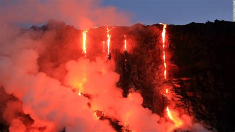 Lava From Hawaiis Kilauea Volcano Reaches The Sea Cnn