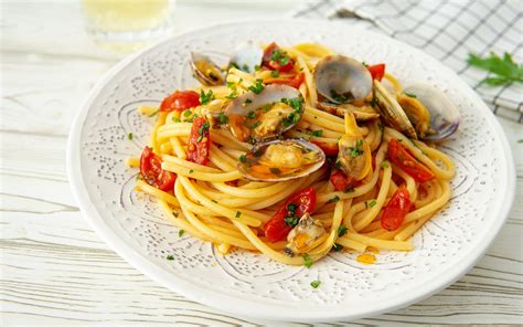 Spaghetti Alle Vongole E Pomodorini E Vino Bianco Ricetta