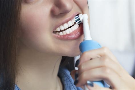 Как правильно чистить зубы электрической зубной щеткой Oral B Braun