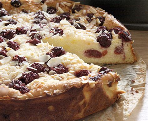 Hol dir hier das rewe rezept für erdbeer quark kuchen und weitere leckere ideen für deine kaffeetafel! Quark-Saurekirsch-Kuchen Rezept - inspiriert von ...
