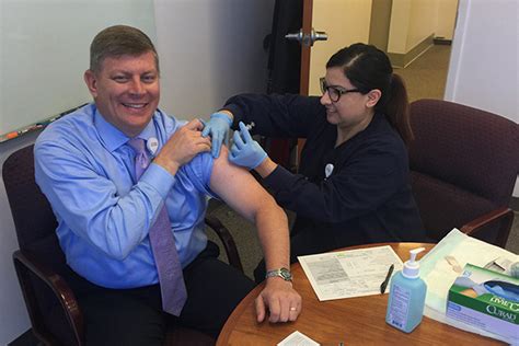 Flu Vaccines Required For All Keck Medicine Physicians