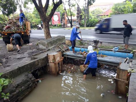 Banyak Drainase Tersumbat Sampah Dinas Pupr Kota Denpasar Gencarkan Upaya Pembersihan
