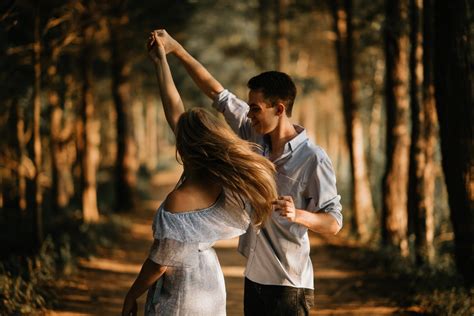 40 Ideas De Poses Para Fotos De Parejas Enamoradas Fotocreativo