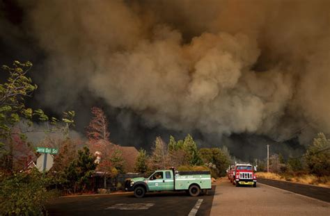 Wildfires Tear Through Northern Southern California Images Of Camp