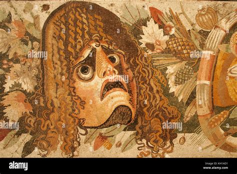 Máscara Trágica El Mosaico De La Casa Del Fauno De Pompeya En El Museo Arqueológico Nacional De
