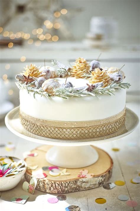 Fold in cherries and 1/2 cup nuts. Christmas cake decorating ideas - how to decorate a ...