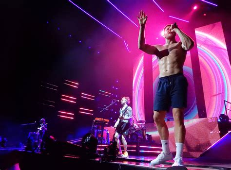 Review Imagine Dragons Light A Fire Under A New Generation At Tampas