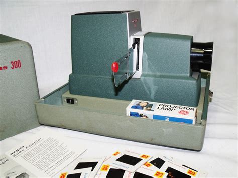 Vintage Argus 300 Model Iii Slide Projector W Case And Extra Newbulb