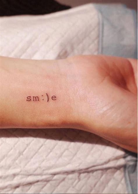 Pin By ˚ ₊ Ꭺ𝖓𝖆 𝐌𝖆𝖗𝖎𝖏𝖆🎀 On T͏ A͏ T͏ T͏ O͏ O͏ S͏ Small Words Tattoo Unique Wrist Tattoos Small