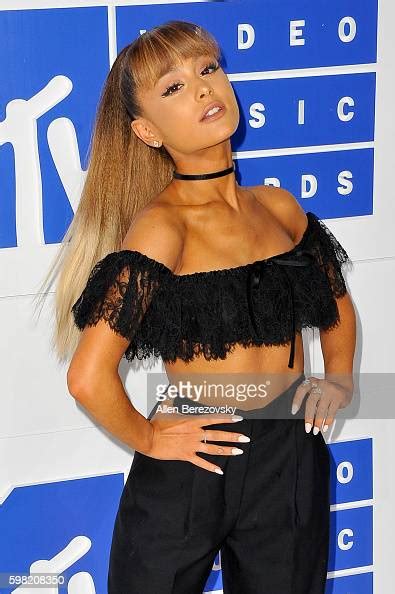 Singer Ariana Grande Arrives At The 2016 Mtv Video Music Awards At