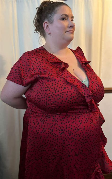 Baker Who Knocks Things Over With Size K Breasts Ignored By Nhs Surrey Live