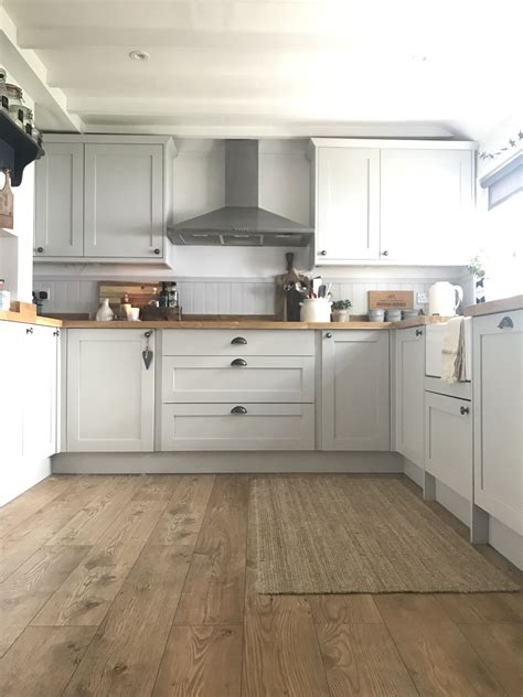 «thank you to @theoldforgecottage for sharing your lovely allendale dove grey kitchen. Howdens Allendale Dove Grey kitchen | Kitchen remodel ...