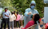 印度新冠肺炎确诊病例突破420万例 位居全球第二位
