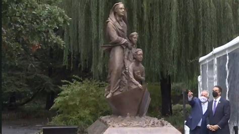 cuomo unveils mother cabrini statue in nyc on columbus day nbc new york