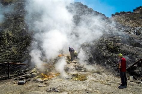 Linii aeriene mugur parinti adoptivi campi flegrei volcano Paradis