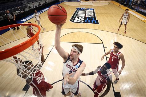 Gonzaga Stays Unbeaten With Win Over Oklahoma Heads To Sweet 16 The