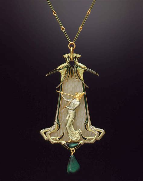 Rene Lalique Les Trompettes De La Renommee Necklace Circa 1900
