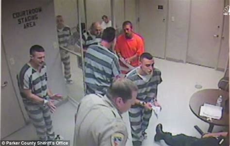 Texas Inmates Bust Out Of Holding Cell To Help Guard Who Suffered A Heart Attack Daily Mail Online