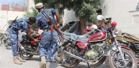 شرطة عدن تعلن حظر ”الدراجات النارية“ وتمهل مالكيها 3 أيام لإخراجها