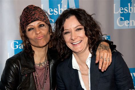 Roseanne S Sara Gilbert Marries Girlfriend Linda Perry Attitude