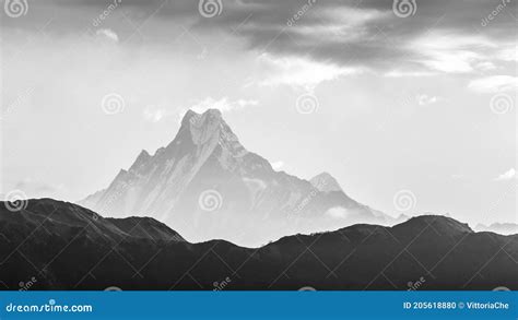 Morning In Foggy Mountains Black And White Mountain Background