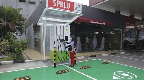 Penukaran Baterai Motor Listrik Pertamina Menggandeng Gojek Dan Grab