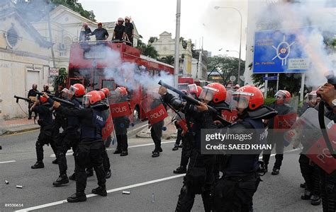 Malaysian Anti Riot Police Fire Tear Gas Shells To Disperse News Photo Getty Images