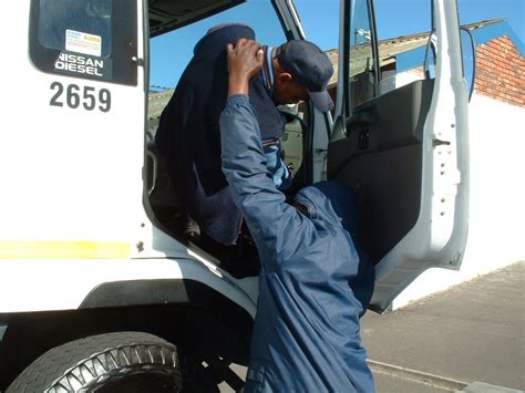 Top 29 Anti Hijacking Tips For Truck Drivers
