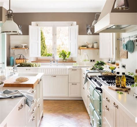 Los beneficios del color blanco aplicados a la cocina comienzan por el hecho de trasformar el. Cocinas modernas. Decoración de cocinas actuales.